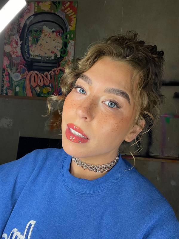 Porträt von Laura Gregory